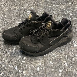 Men’s size 8 Nike air huarache black sneakers shoes runners